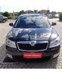 SKODA Octavia 1.6 TDI CR F.AP. DSG Wagon Executive NAVY - 2