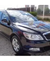 SKODA Octavia 1.6 TDI CR F.AP. DSG Wagon Executive NAVY - 3