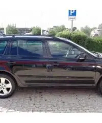 SKODA Octavia 1.6 TDI CR F.AP. DSG Wagon Executive NAVY - 4