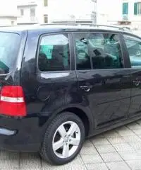 Volkswagen Touran 2.0 TDI 140CV Highline - 3