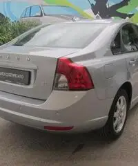 Volvo S40 2.0 D 136 CV Momentum - 3