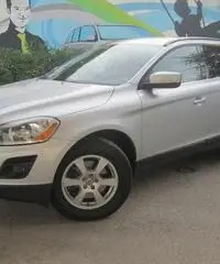 Volvo XC60 2.4 D 175 CV FWD DRIVe Momentum - 2