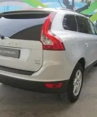 Volvo XC60 2.4 D 175 CV FWD DRIVe Momentum - 4