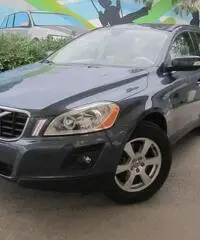 Volvo XC60 2.4 D 175 CV FWD DRIVe Kinetic