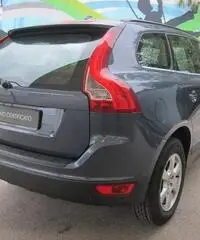 Volvo XC60 2.4 D 175 CV FWD DRIVe Kinetic - 3