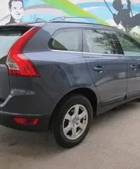 Volvo XC60 2.4 D 175 CV FWD DRIVe Kinetic - 4