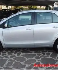 TOYOTA Yaris 1.4 D-4D 5 porte EURO 4 - 8