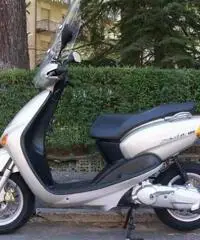 Vendo o scambio yamaha 100 neo's