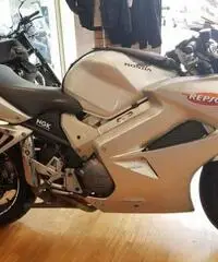 Honda vfr 800 vtec - 3