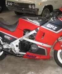 MOTO KAVASAKI GPZ - 3