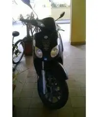 Vendo scooter Piaggio Carnaby 200 cc - 2