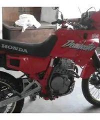 Vendesi honda dominator - 2