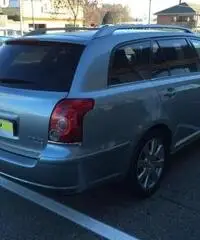 TOYOTA Avensis 2.2 D-4D 16V Station Wagon - 4