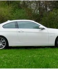 BMW 335 xi cat Coupé Futura - 4