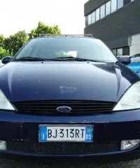 FORD Focus 1.6i 16v cat SW Ambiente - 2