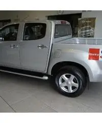 ISUZU D-Max 2.5 Crew Cab Quasar A/T 4WD a Gasolio nuova - 4