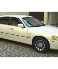 Lincoln Town Car - 2