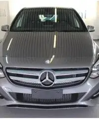 MERCEDES-BENZ B 180 d SPORT - 9