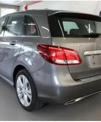 MERCEDES-BENZ B 180 d SPORT - 2