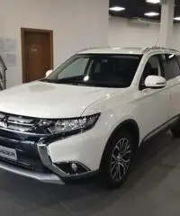 MITSUBISHI Outlander 2.2 DI-D 4WD Instyle Navy 7p. A/T m.y.16