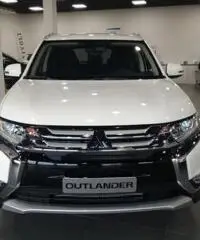 MITSUBISHI Outlander 2.2 DI-D 4WD Instyle Navy 7p. A/T m.y.16 - 3