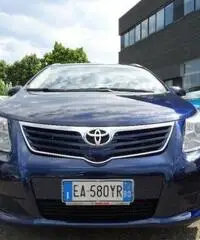 TOYOTA Avensis 2.0 D-4D Wagon - 2