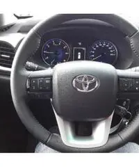 TOYOTA Hilux CONFORT - 4