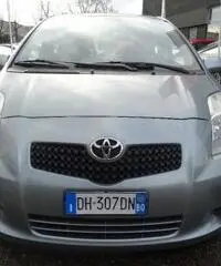 TOYOTA Yaris 1.0 5 porte Sol - 2