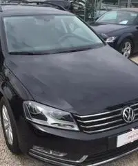 VOLKSWAGEN Passat Var. 2.0 TDI Comfortline BlueM.Tech. KM. 0