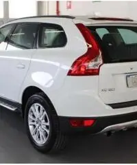 VOLVO XC60 2.4 D 175 CV FWD Geartronic Kinetic - 3