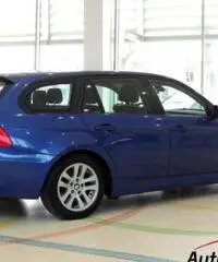 BMW 320 D TOURING FUTURA Fari allo Xeno + Cruise control + Park distance control + Bracciolo + Volan - 4