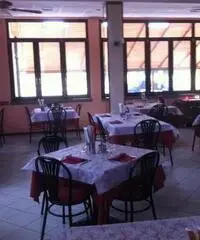 Cedesi attivita ristorante pizzeria bar - 3
