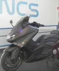 YAMAHA TMax 530 .