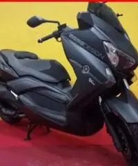 YAMAHA X-Max 400 Momo Design nero - 4602 - 2