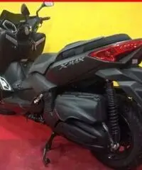 YAMAHA X-Max 400 Momo Design nero - 4602 - 4