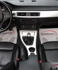 BMW 320 I CABRIOLET ATTIVA 170 CV E93 Interno in pelle Fari allo Xeno Cruise control Cerchi in lega  - 4