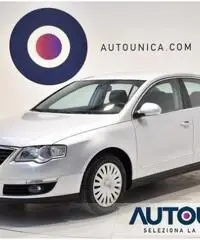 VOLKSWAGEN Passat 1.6 FSI TRENDLINE BERLINA SENS CRUISE CLIMA BI-ZON