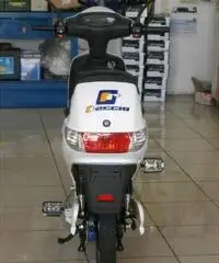 SCOOTER ELETTRICO SENZA PATENTINO MONTA LA SALITA - 5