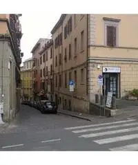 Viterbo Centro, Negozio 64mq angolo Piazza della Rocca - 2