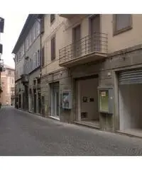 Viterbo Centro ZTL, Negozio 90mq doppia vetrina