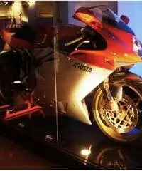 MV Agusta F4 750 Serie Oro Limited Edition, Pari al nuovo