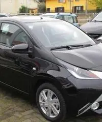 TOYOTA Aygo 1.0 VVT-i 69 CV 5 porte x-play - 4