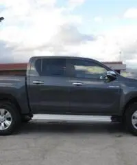 TOYOTA Hilux 2.4 D-4D 4WD 4p. DC Lounge -305- - 2