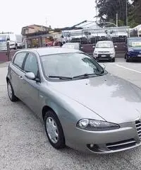 Alfa Romeo 147 147 1.6 16V TS (105) 5 porte Distinctive