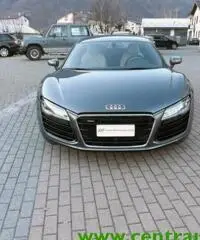 AUDI R8 4.2 V8 FSI quattro S tronic - 2