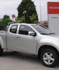 ISUZU D-Max 2.5 Space Cab Solar Plus A/T 4WD - 4