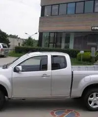 ISUZU D-Max 2.5 Space Cab Solar Plus A/T 4WD - 6