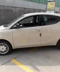 Lancia Ypsilon 1.2 69 CV 5 porte Gold X NEOPATENTATI - 2