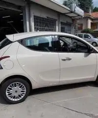 Lancia Ypsilon 1.2 69 CV 5 porte Gold X NEOPATENTATI - 3