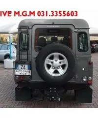 LAND ROVER Defender 110 2.4 TD4 Station Wagon SE - 3